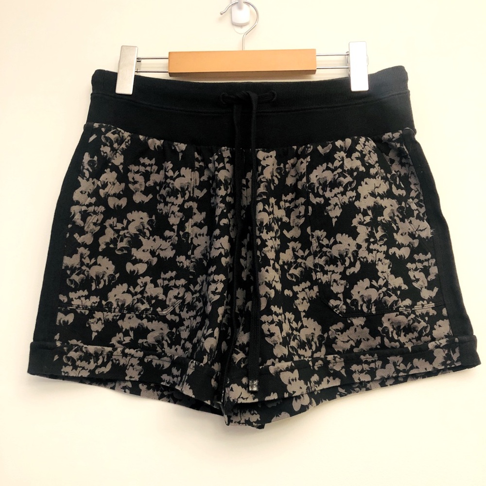 NWT Zella Black-Grey Mila Floral Shorts, Size M